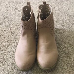 Girls Gymboree booties. Size 3